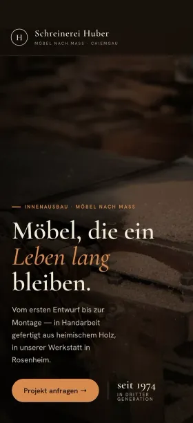 schreinerei-huber.de auf dem Smartphone (Dark Mode)